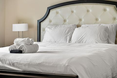 Luxurious king bed, large walk in closet & private in-suite bathroom