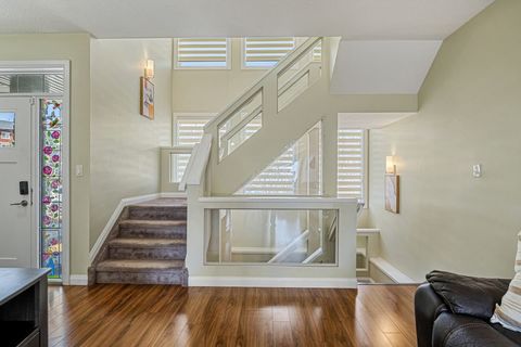 Beautiful, modern & luxurious Living space