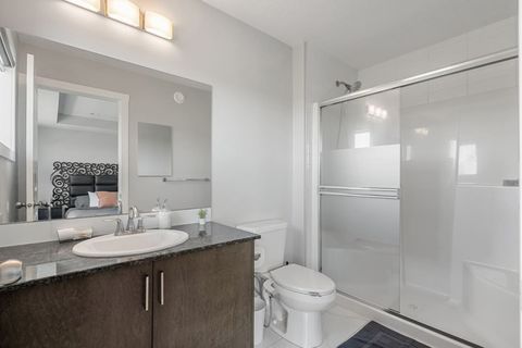 Enjoy A Spa-Like Experience In Our Master Bathroom With Bidet, Provided Shampoo, Conditioner, And Body Wash