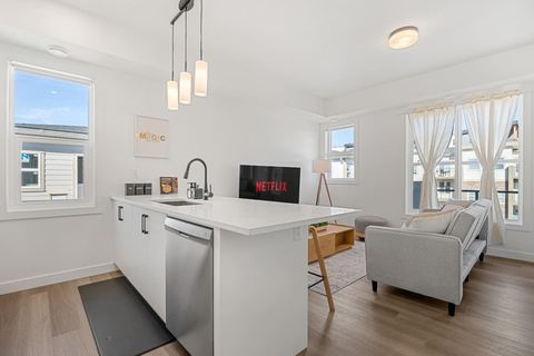 Step into a brand-new, modern kitchen fully stocked for your convenience. It features a seasoning kit, a premium knife set, and a Keurig machine with complimentary coffee pods. You’ll have everything you need to cook and enjoy your meals in style, with ad