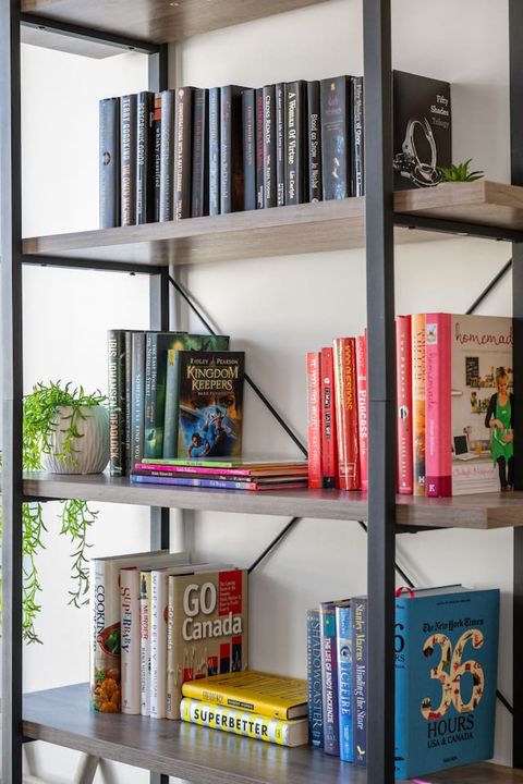 Explore our charming mini library, where you can pick a book to enjoy during your stay. If you fall in love with it, let us know—we’d be happy to gift it to you!