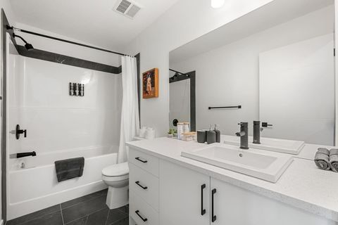 Indulge in the comfort of two full-size bathrooms, thoughtfully stocked with luxury plush bath, hand, and makeup towels. We also provide essential items like cotton pads, Q-tips, toilet paper, and a hairdryer. For your convenience, enjoy our quality and h