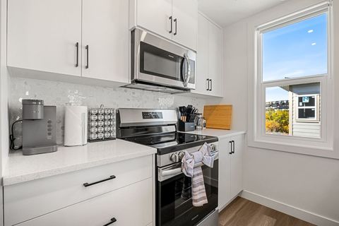 Step into a brand-new, modern kitchen fully stocked for your convenience. It features a seasoning kit, a premium knife set, and a Keurig machine with complimentary coffee pods. You’ll have everything you need to cook and enjoy your meals in style, with ad