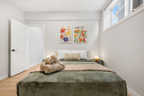 Queen bedroom with medium - firm mattress & extra cozy moody night lamps.