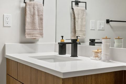 Full size 4 piece bathroom with Shampoo, Condition & Body wash