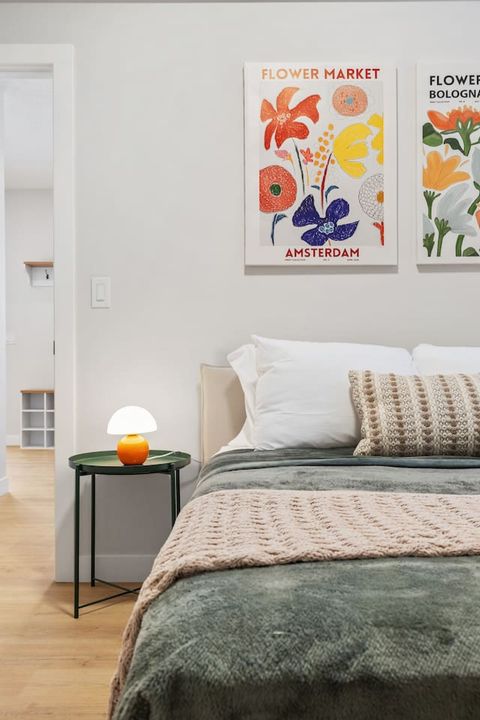 Queen bedroom with medium - firm mattress & extra cozy moody night lamps.