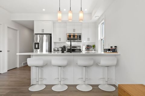 Chic Kitchen Island with Four Bar Stools, Perfect For Casual Dining or Socializing