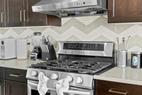 Large Full Equipped Kitchen to Feed 16+ and all kitchen amenities