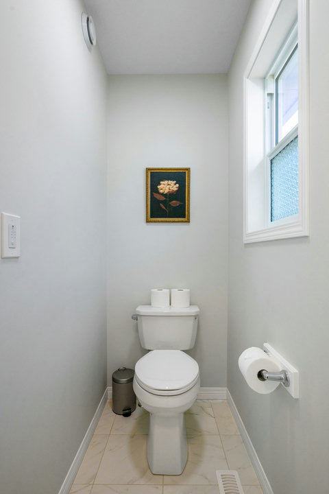 Ensuite Master Bathroom with Walk in Shower & Tub
