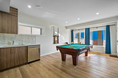 8' Pool Table with Seating & 50" Smart TV