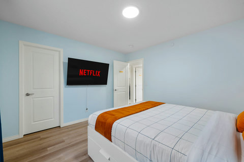 Queen Bed #3 with 58" Smart TV