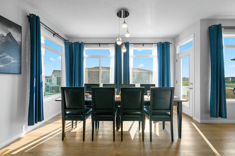 Large 8 Person Dining Seating Area