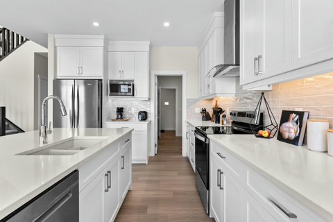 Cook in style in this sleek, fully equipped modern kitchen