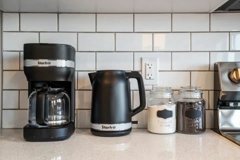 Well-equipped kitchen with Starfrit coffee and tea appliances