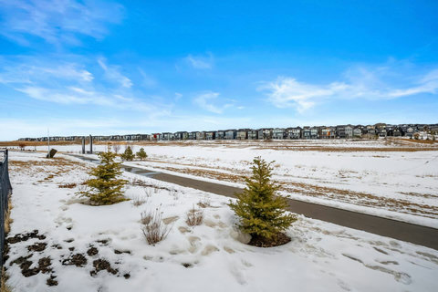 Walk right out to scenic pathways winding through expansive open parkland
