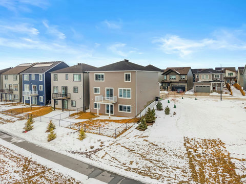 Beautifully positioned home with open parkland on two sides