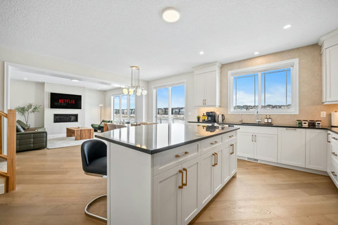 Entertain effortlessly from this open-concept kitchen with panoramic views