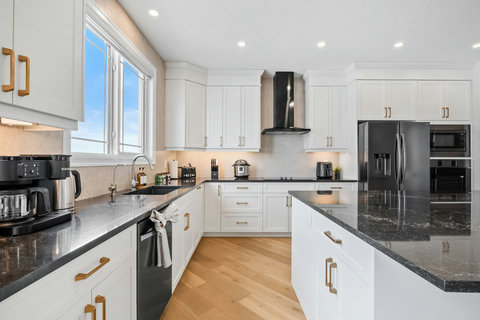 Full suite of premium appliances makes cooking a genuine pleasure