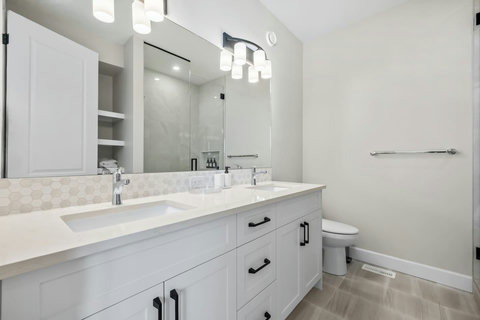 Start your mornings right in this luxurious double-sink master bathroom