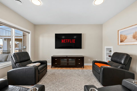 Cinema lounge with pool table-6