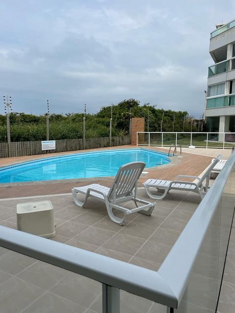 Bora curtir uma piscina depois de um dia de sol e água salgada?