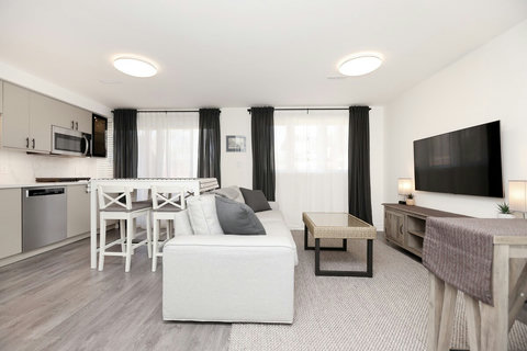 Large and bright windows facing backyard. Layered curtains allow to control light and privacy. 