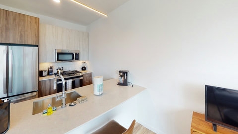 Full Kitchen with Barstools for Two