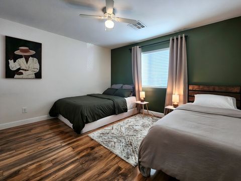 Bedroom 4 (queen and twin bed)