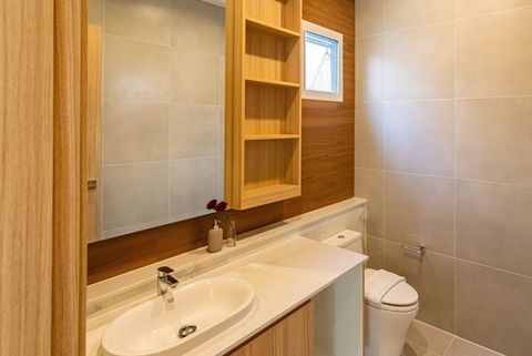 Half bathroom 
(Living room area)