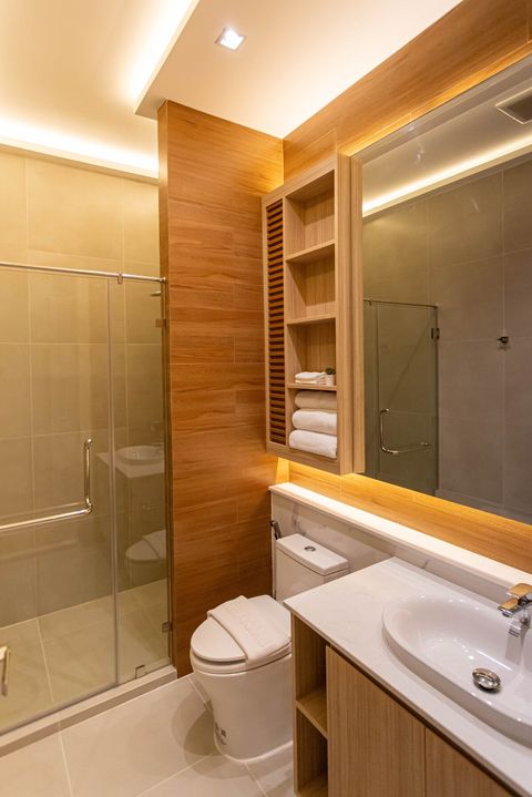 Full Bathroom 3 
(private attached to bedroom 3)