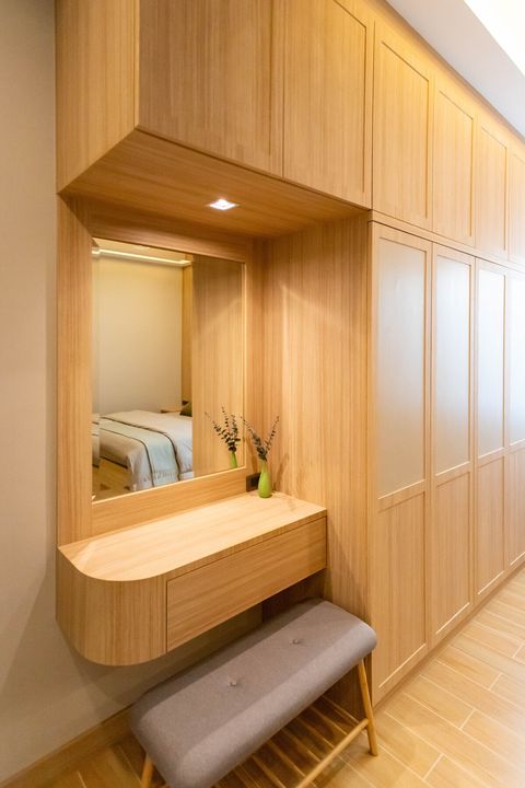 Vanity table (in all bedrooms)