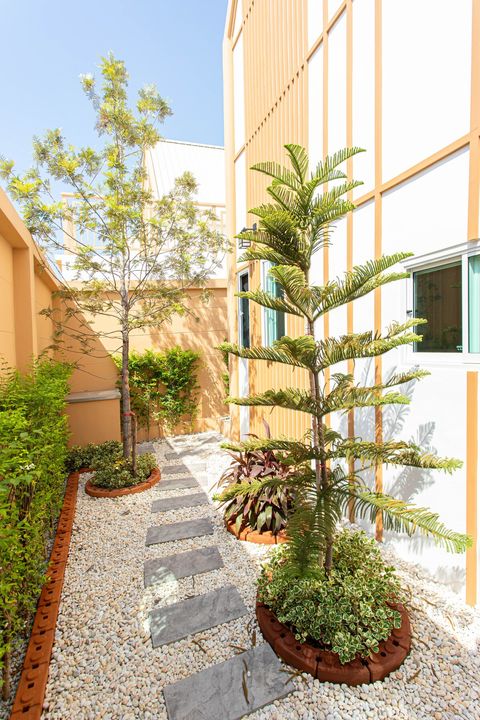 Calming front yard garden area