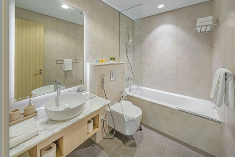 The second ensuite bathroom.