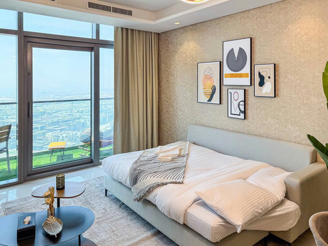 The convertible queen sofa bed offers you a cozy spot to relax while enjoying floor-to-ceiling window views of the city and waterfront.