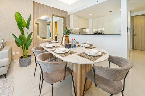 Enjoy your meals at the stylish dining table for six, with a direct access to the kitchen.