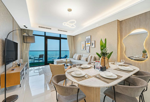 Relax on the cozy convertible sofa, watch your favorite shows on the 65" TV, enjoy amazing views of the city and waterfront through floor-to-ceiling windows, all surrounded by luxurious finishes. Share meals at the chic dining table.