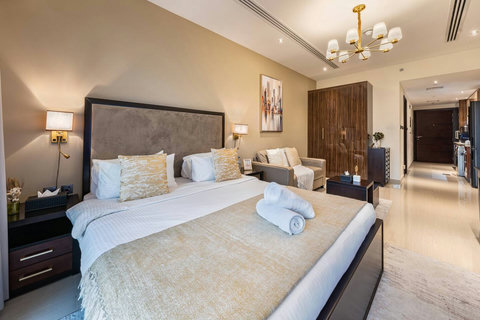 Wake up in a bright room with a plush king bed, modern lighting, and views of Downtown Dubai—perfect for an amazing stay!
