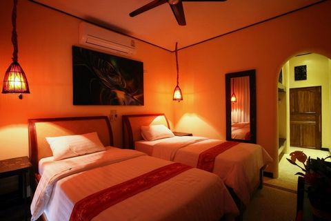 Back Bedroom with 2 Single Beds