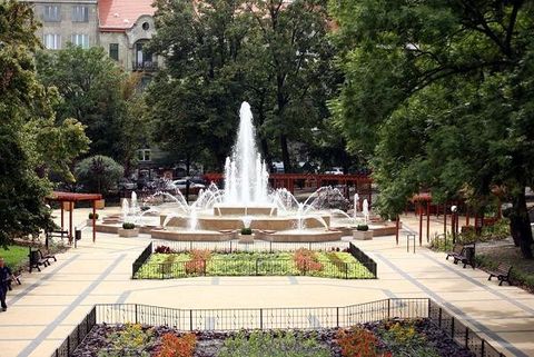 Mechwart square (1 minute walking from the flat)