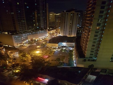 Forbes Plaza towards Burgos Circle