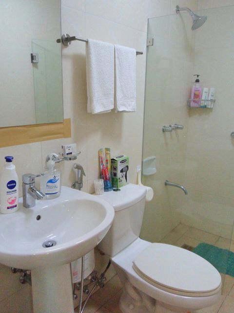 Bathroom with hot and cold shower