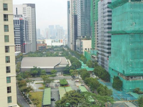 Walking distance to Mind Museum, Shangri-La hotel, BGC High Street