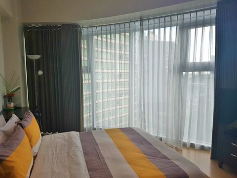 Full height wrap around windows