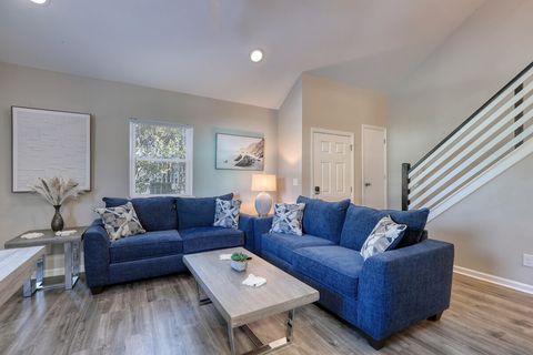Relax in style with chic decor, ample light, and comfy seating for unforgettable moments!