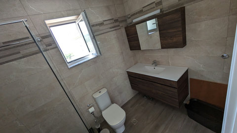 Bathroom upsairs