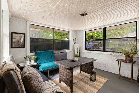 Patio/lounge and open outdoor smoke area 