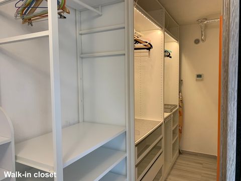 Cabina armadio nella prima camera.