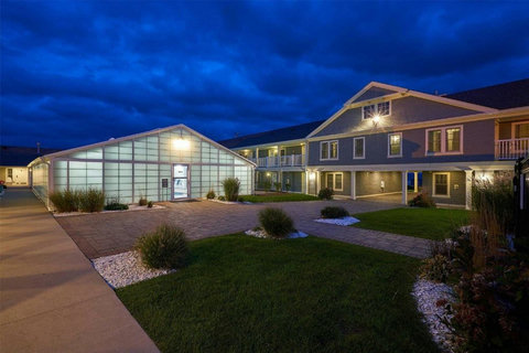 resizeplus_indoor-pool-exterior