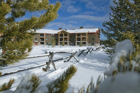 okcEpIOUW0KBVaDfBZhLrw_West_20Yellowstone_20WBW_20EX_20013.jpg