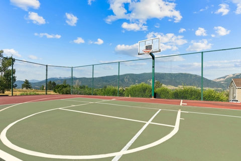 BqABVi3tS0ulIGi2uo366w_Basketball-Court-WorldMark-Wolf-Creek